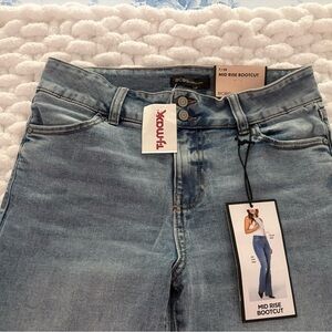 NWT BCBG Skinny Stretch Mid Rise Bootcut Jeans Olyra Size 7/28